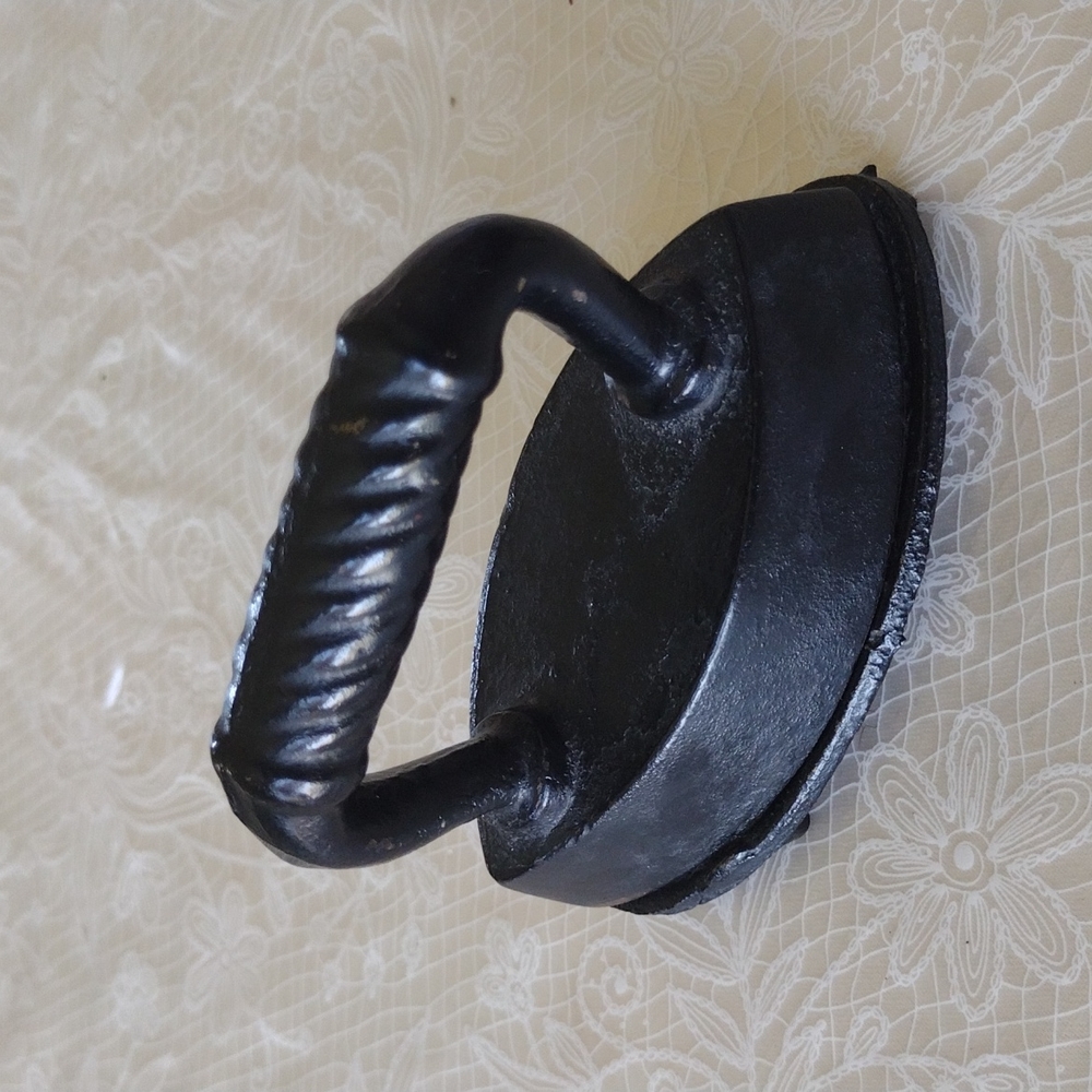 Adorable vintage tini iron